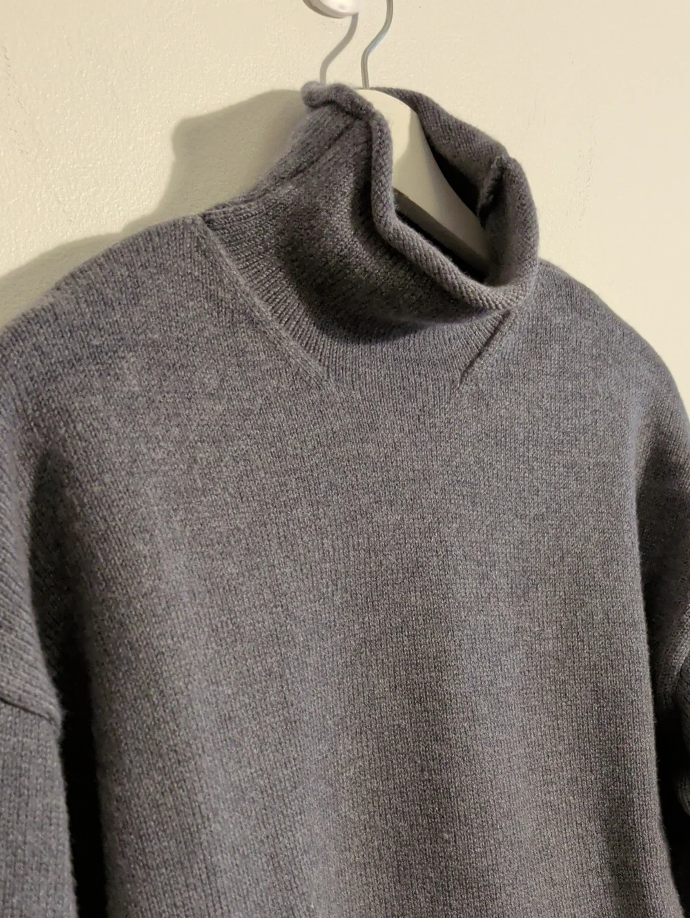 ARITZIA BABATON roll neck merino wool sweater - size medium - Picture 4 of 8